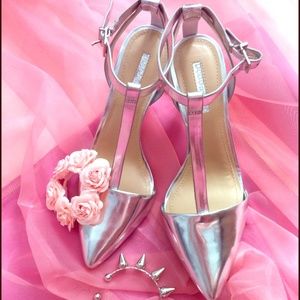 BCBG silver pointy kitten heels